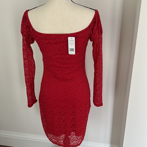 NWT Bebe off shoulder red lace dress, valentines. size M - Picture 7 of 8